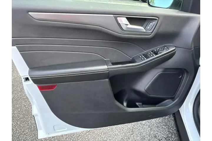 $21970 : Ford Escape Plug-In Hybrid 2 image 10