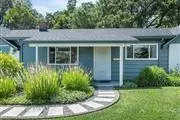 $1500 : This single level 1,280 sqft thumbnail