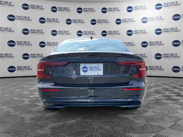 $52075 : PRE-OWNED 2024 VOLVO S60 B5 P image 4