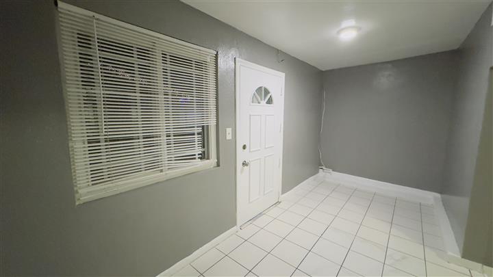 $1995 : CASA DE 1 RECAMARA INGLEWOOD image 2