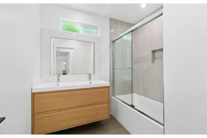 $2500 : 3Bed 2Bat Home in W Adams Blvd image 4