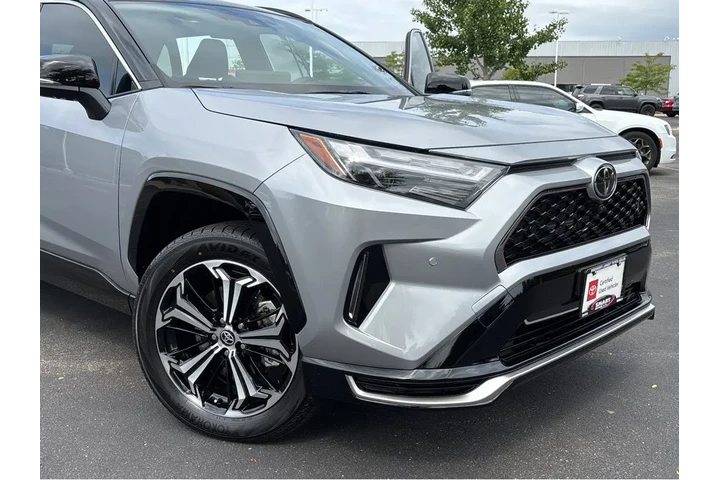 $56997 : 2025 RAV4 Plug-In Hybrid XSE image 6
