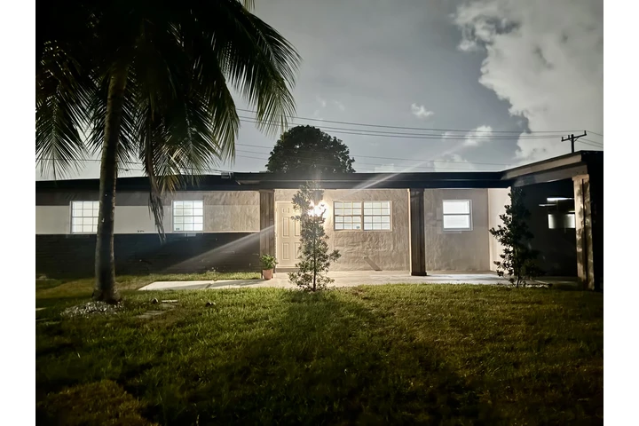 $3800 : Casa Miami Gardens image 2
