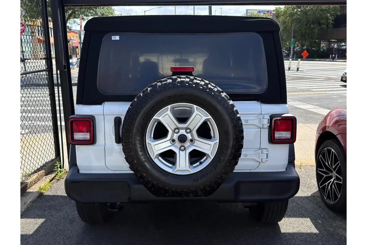 $23795 : Jeep Wrangler Unlimited 2021 image 5
