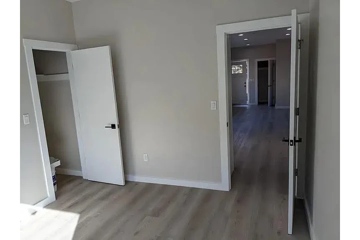 $2500 : Charming home in La image 5