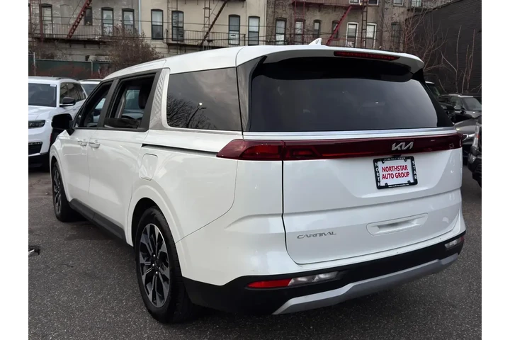 $31795 : Kia Carnival 2024 EX 4dr Min image 6