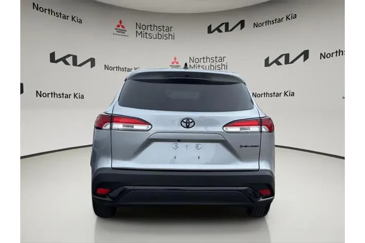 $27990 : Toyota Corolla Cross Hybrid image 4