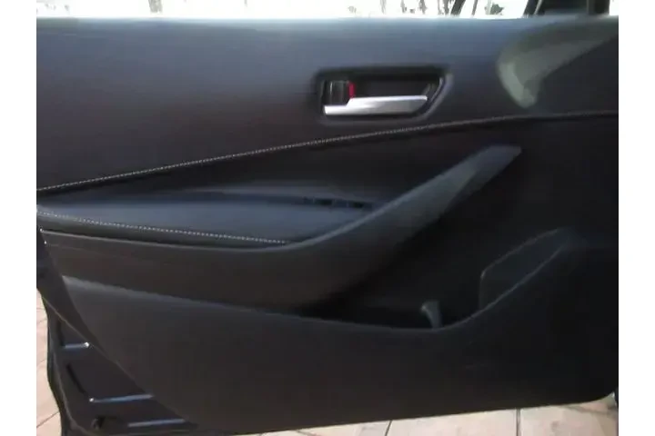 $19545 : Toyota Corolla Hatchback 202 image 9