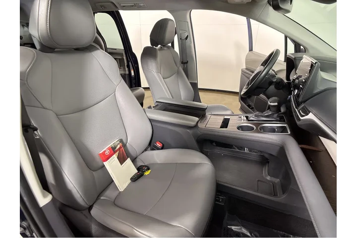 $38694 : 2022 Sienna XLE image 4