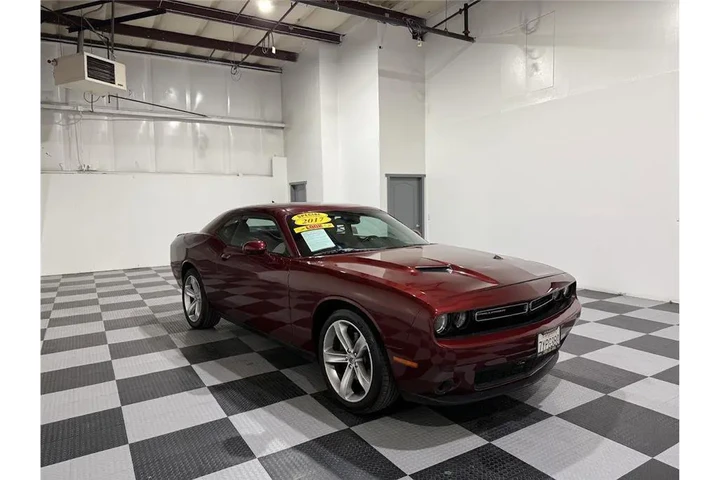 $19999 : Challenger 2017 image 1