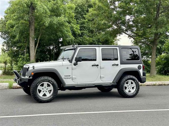 2014 Wrangler Unlimited Sport image 4