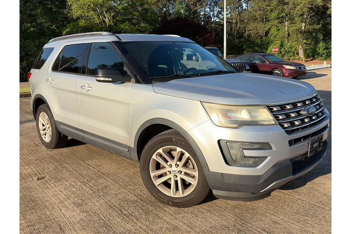 $10951 : Ford Explorer 2016 XLT 4dr S image 1