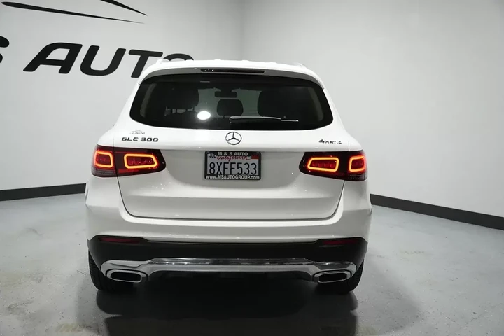 $21227 : 2021 GLC 300 4MATIC SUV image 5