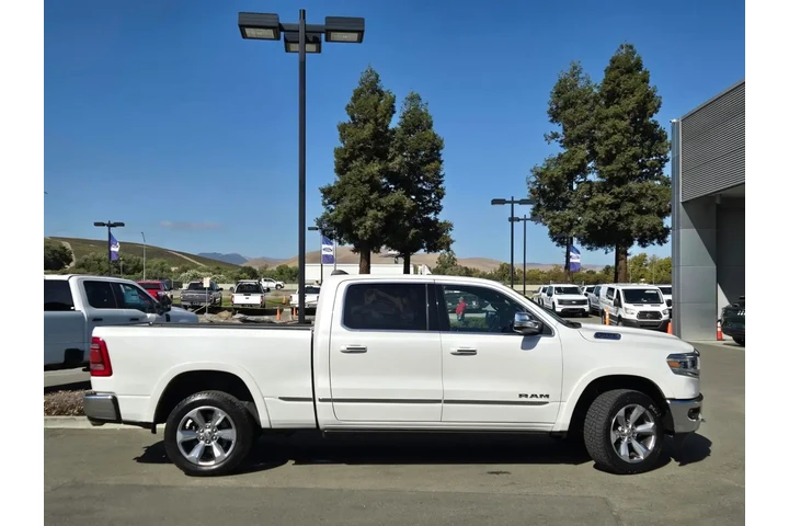 $37999 : Ram 1500 2021 4x4 Limited 4d image 4