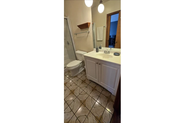 $1200 : Cuarto de renta image 5