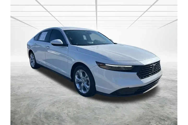 $21202 : Honda Accord 2024 LX 4dr Sed image 2