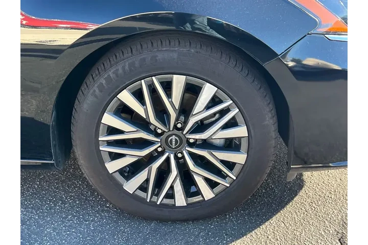 $18998 : Nissan Altima 2023 2.5 SV 4d image 10