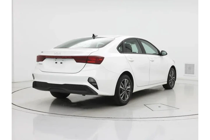 $17998 : Kia Forte 2024 LXS 4dr Sedan image 8