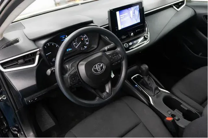 $24120 : Toyota Corolla 2025 LE 4dr S image 3