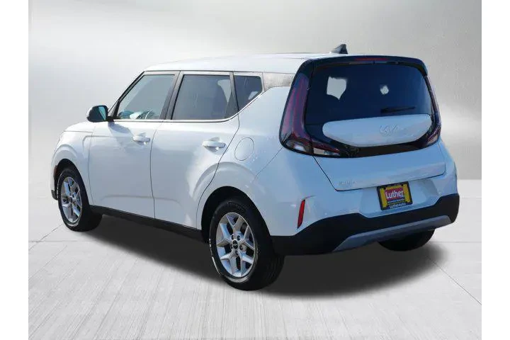 $17500 : Kia Soul 2023 LX 4dr Crossov image 5