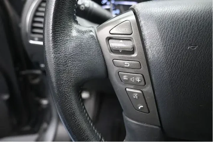 $21940 : Nissan Armada 2019 4x2 SV 4d image 7