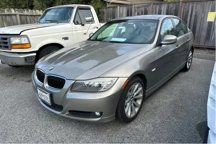 BMW 3 Series 2011 328i 4dr S image 2