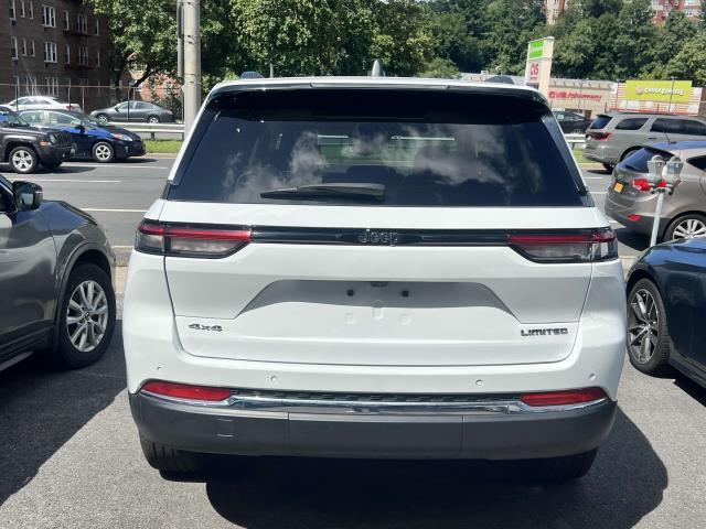 $28985 : Pre-Owned 2022 Grand Cherokee image 5