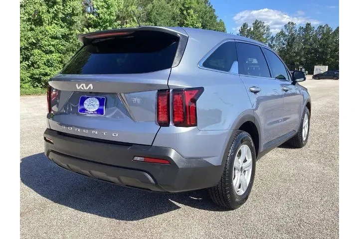$16458 : Kia Sorento 2022 LX 4dr SUV image 5