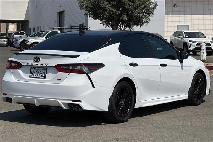 $28700 : Camry SE Nightshade image 5