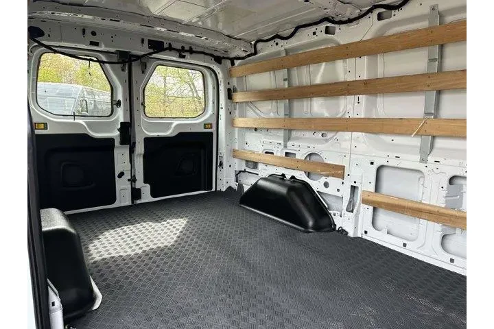 $31100 : Ford Transit 2024 250 3dr SW image 10