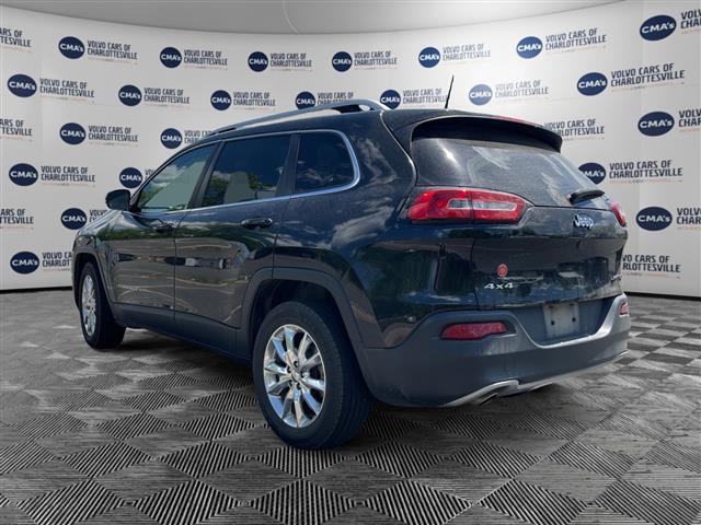$11925 : PRE-OWNED 2016 JEEP CHEROKEE image 2