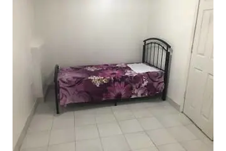 $800 : Cuarto para Sra./Srta. image 2