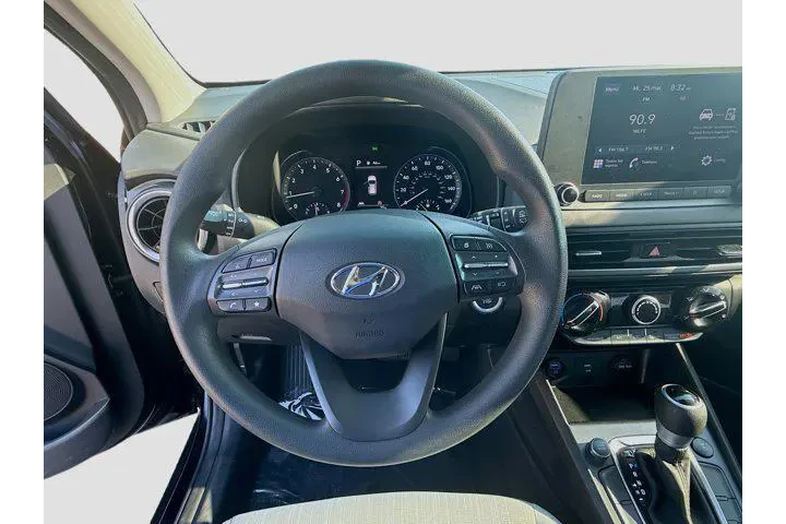 $17875 : Hyundai KONA 2023 AWD SEL 4d image 4