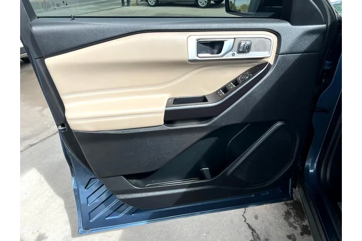 2020 Explorer Limited AWD image 10
