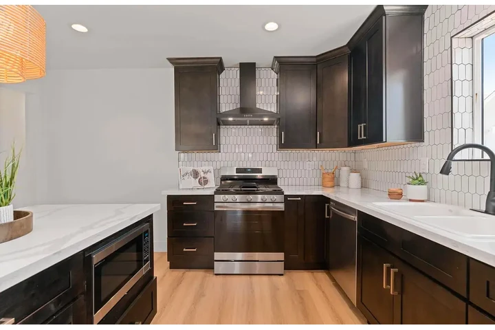 $2400 : Newly Renovated 3 Bed in LA image 3