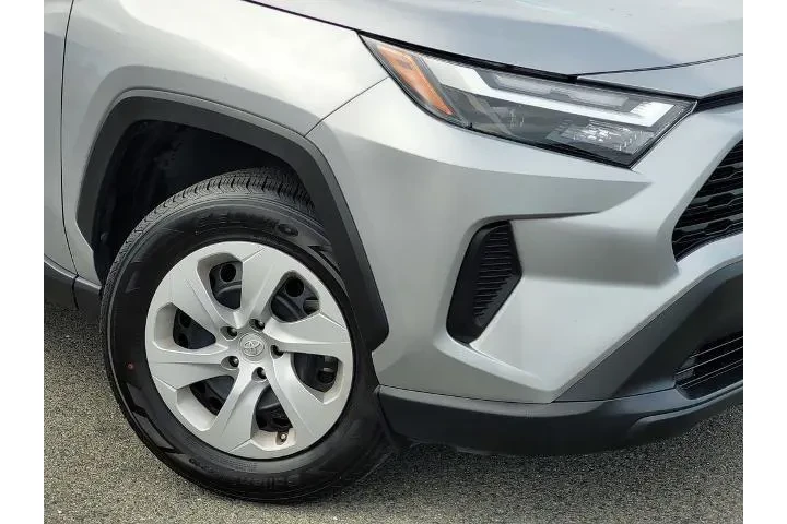 $27900 : Toyota RAV4 2024 AWD LE 4dr image 9