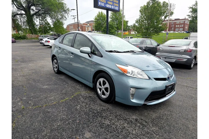$6990 : 2013 Prius Prius III image 1
