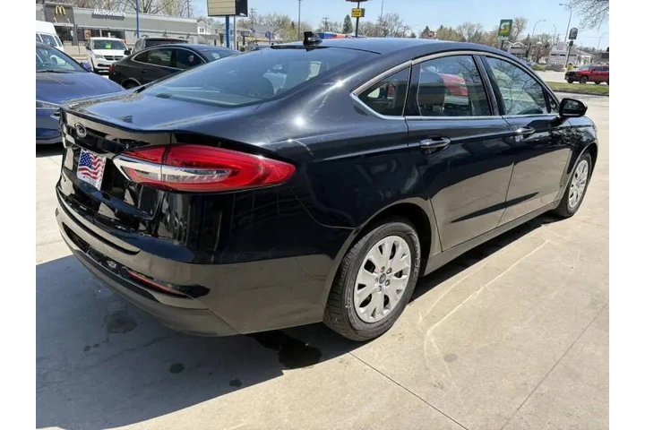 $18990 : 2020 Fusion S image 7