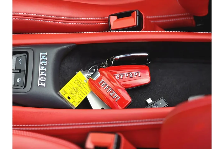 $499995 : Ferrari F8 Spider Base image 1