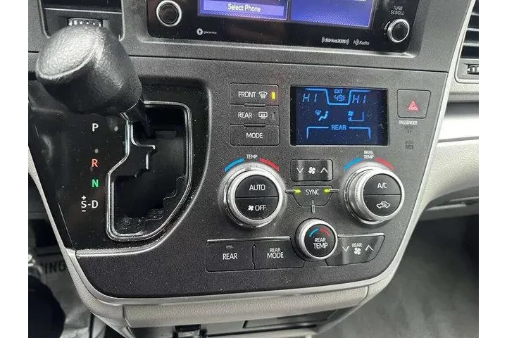 $14995 : Toyota Sienna 2020 LE 7-Pass image 10