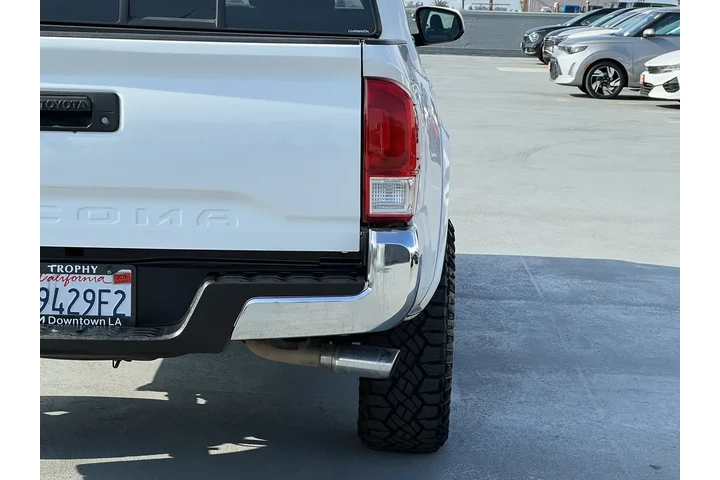 $25488 : Toyota Tacoma 2017 4x2 SR5 4 image 7