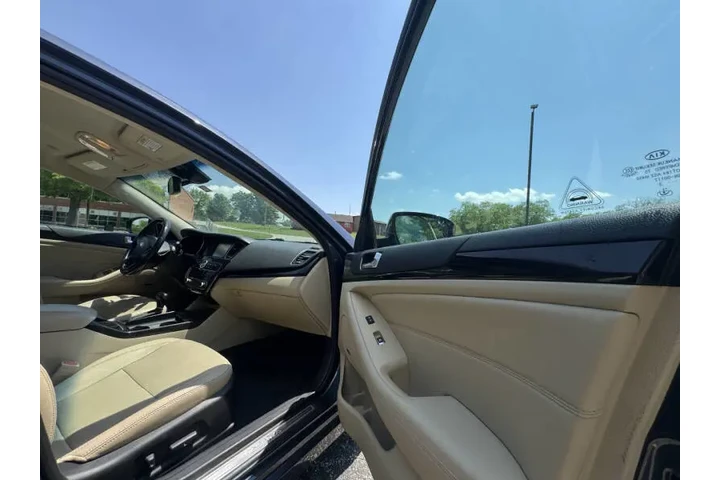 $6999 : 2014 Cadenza Limited image 10