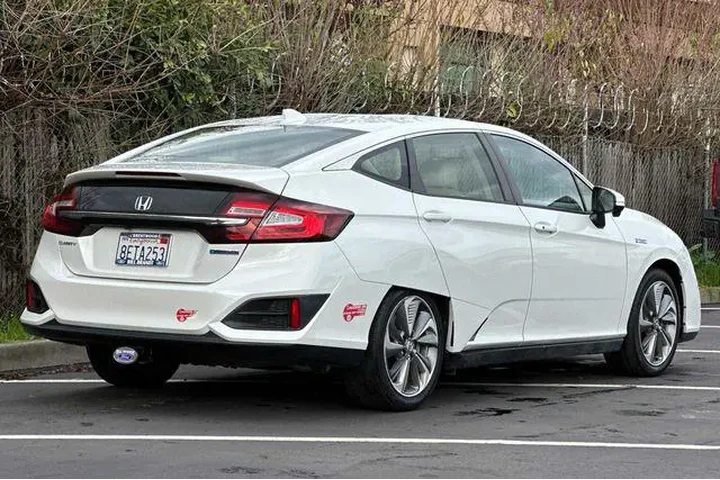 $18991 : Honda Clarity Plug-In Hybrid image 3