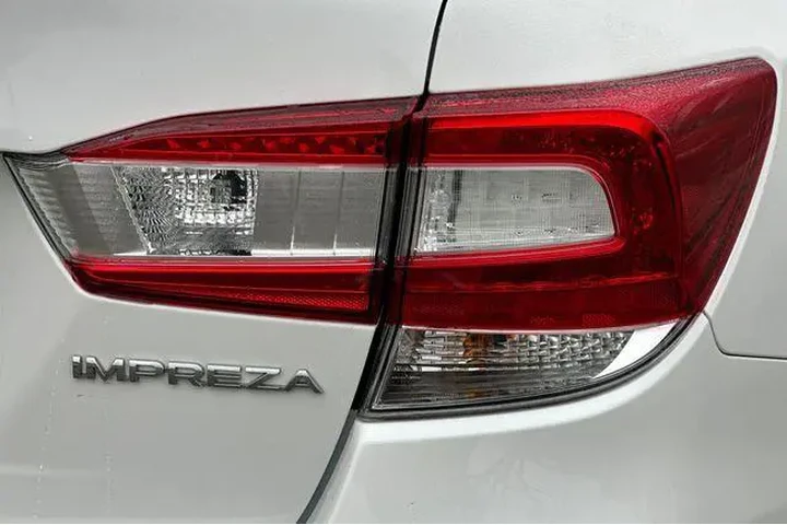 $18402 : Subaru Impreza 2022 AWD Base image 9