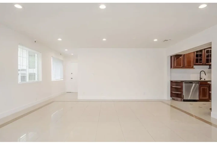 $1550 : 1Bed 1 Bath Apt in South Gate image 2