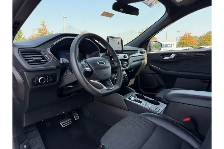 $17779 : Ford Escape 2023 ST-Line 4dr image 10