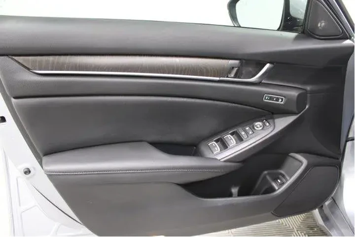 $26989 : Honda Accord 2019 Touring 4d image 6