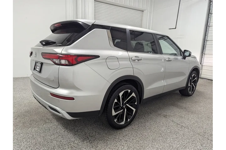 $25997 : Mitsubishi Outlander 2023 AW image 3
