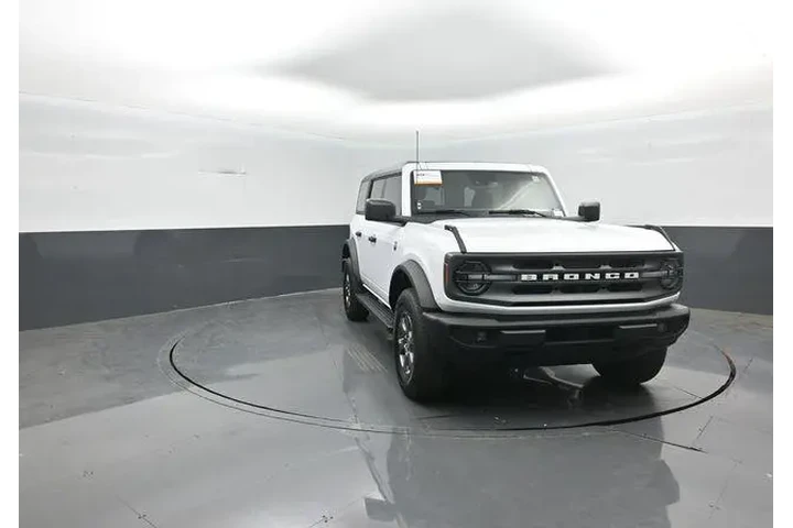 $38973 : Ford Bronco 2023 4x4 Base 4d image 2