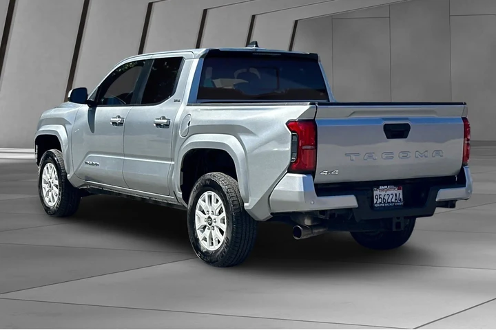 $34500 : Toyota Tacoma 2024 4x4 SR5 4 image 10